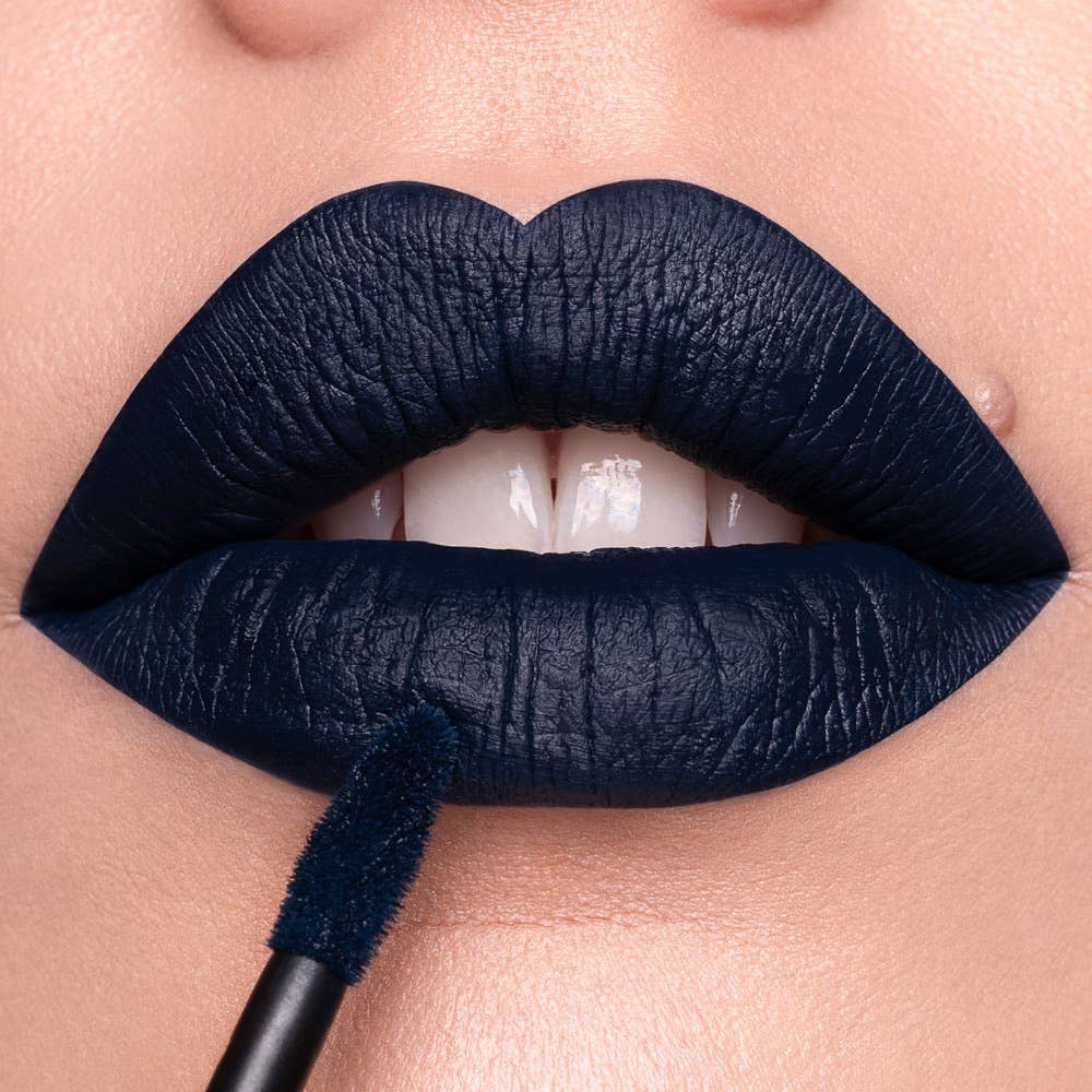 WE MAKEUP EVER Liquid Lipstick 89 Pinatubo Deep Blue | Matte Midnight Blue Υγρό Κραγιόν 5.5ml