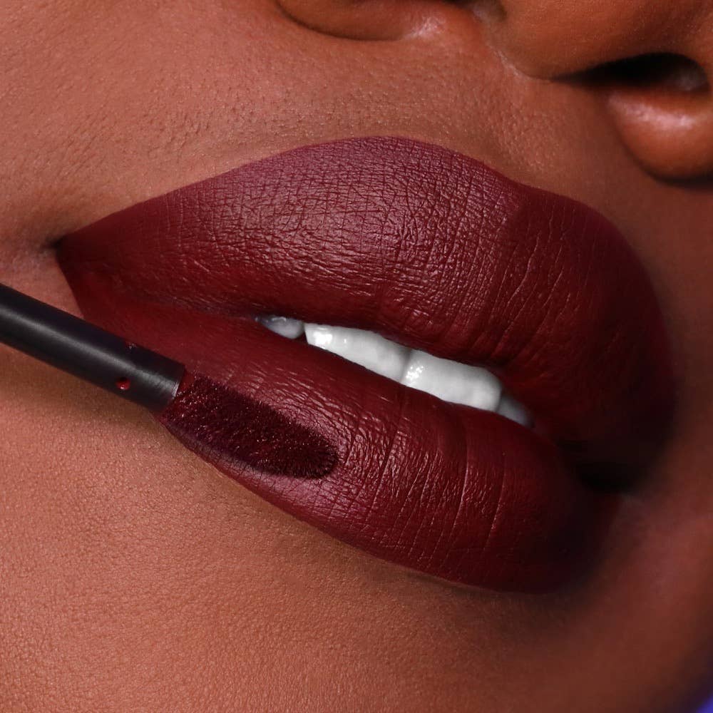WE MAKEUP EVER Liquid Lipstick 28 Amiata Aubergine | Matte Burgundy Υγρό Κραγιόν 5.5ml