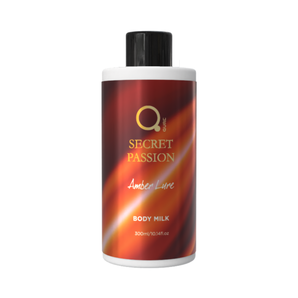 Qure Secret Passion Amber Lure Body Milk – Ενυδατικό Γαλάκτωμα Σώματος Βιολέτα, Βύσσινο & Βανίλια 300ml