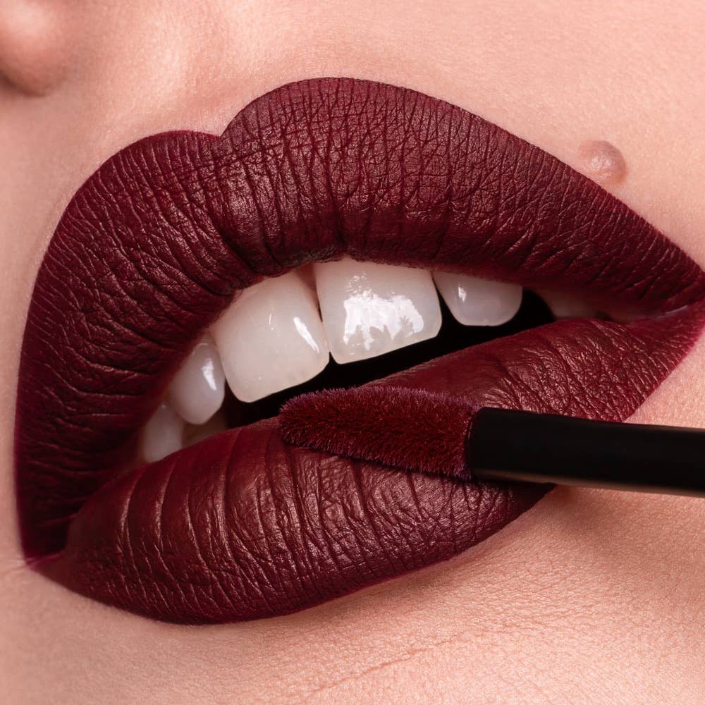 WE MAKEUP EVER Liquid Lipstick 28 Amiata Aubergine | Matte Burgundy Υγρό Κραγιόν 5.5ml