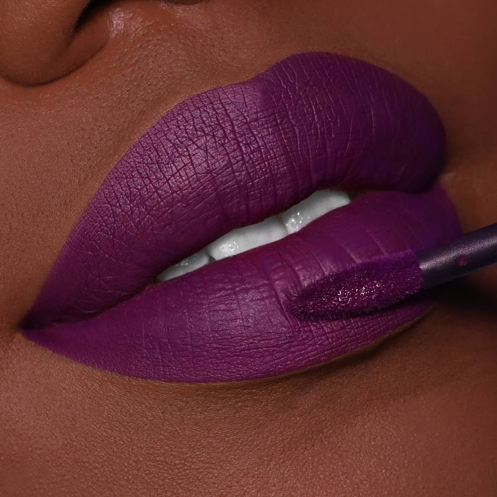 WE MAKEUP EVER Liquid Lipstick 31 Mauna Loa Violet | Matte Purple Υγρό Κραγιόν 5.5ml